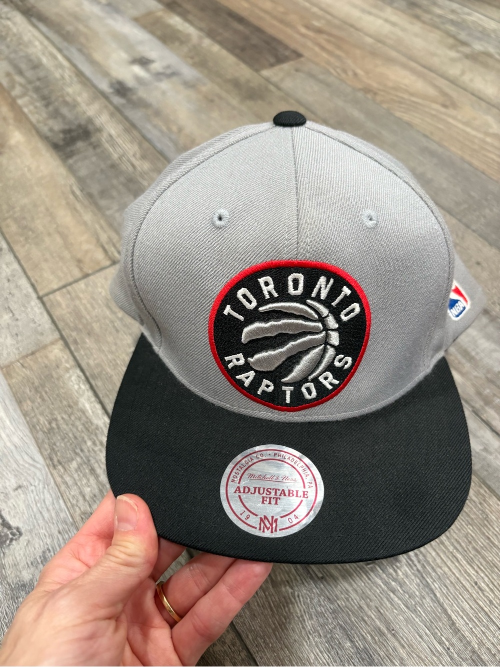 EUC NBA Toronto Raptors SnapBack Hat w/ Original Tags
